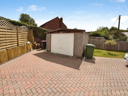 5 bedroom Detached bungalow for sale in Cockshutt Road, Oakengates, TF2