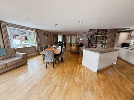 5 bedroom Detached bungalow for sale in Cockshutt Road, Oakengates, TF2