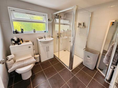 5 bedroom Detached bungalow for sale in Cockshutt Road, Oakengates, TF2