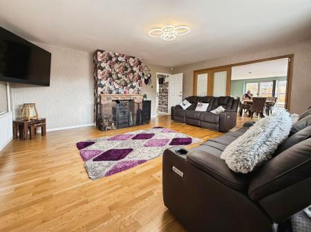 5 bedroom Detached bungalow for sale in Cockshutt Road, Oakengates, TF2