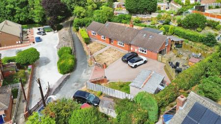 5 bedroom Detached bungalow for sale in Cockshutt Road, Oakengates, TF2