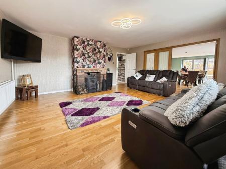 5 bedroom Detached bungalow for sale in Cockshutt Road, Oakengates, TF2
