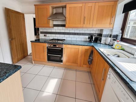 4 bedroom Detached house for sale in Lower Wood, The Rock, TF3