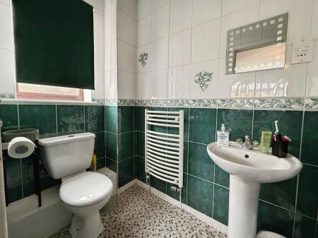 4 bedroom Detached house for sale in Lower Wood, The Rock, TF3