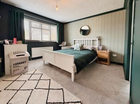 4 bedroom Detached house for sale in Lower Wood, The Rock, TF3
