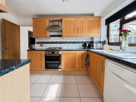 4 bedroom Detached house for sale in Lower Wood, The Rock, TF3