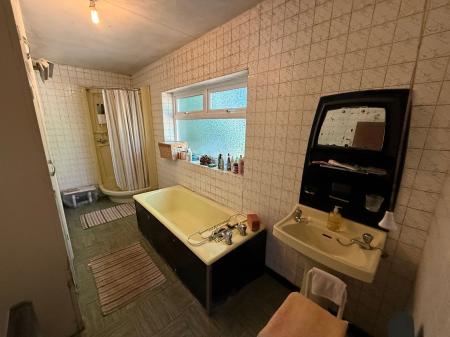 4 bedroom Detached bungalow for sale in Old Office Road, Dawley, TF4
