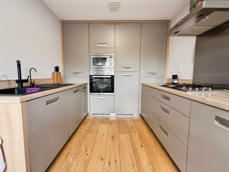 4 bedroom End of terrace house for sale in Wittingham Close, Hadley, TF1