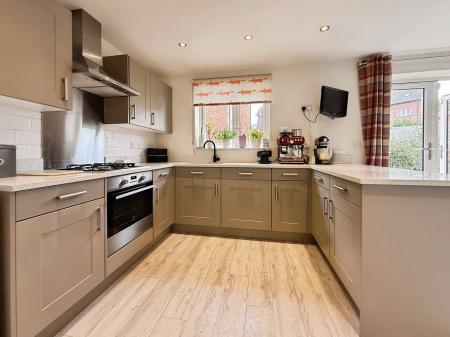 4 bedroom Detached house for sale in Eunice Way, Telford, TF3