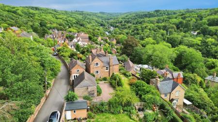 4 bedroom Detached house for sale in Hillside, Ironbridge, TF8