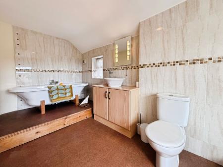 4 bedroom Detached house for sale in Hillside, Ironbridge, TF8