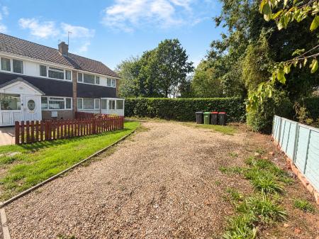 3 bedroom Semi-detached house to let in Shakespeare Way, Sutton Hill, TF7