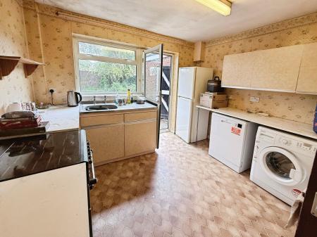 4 bedroom Detached house for sale in Vineyard Road, Newport, TF10