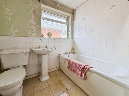 4 bedroom Detached house for sale in Vineyard Road, Newport, TF10
