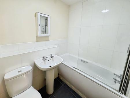 2 bedroom Flat to let in Ferridays Fields, Woodside, TF7