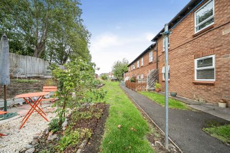 2 bedroom Apartment for sale in Snedshill Way, Snedshill, TF2