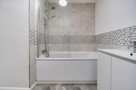 2 bedroom Apartment for sale in Snedshill Way, Snedshill, TF2