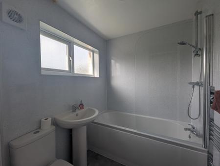 3 bedroom Terraced House to let in Waltondale, Telford, TF7