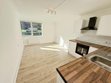 2 bedroom Ground floor flat for sale in Deercote, Telford, TF3