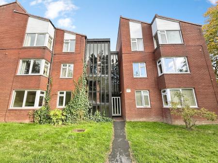 2 bedroom Ground floor flat for sale in Deercote, Telford, TF3