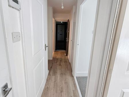 2 bedroom Ground floor flat for sale in Deercote, Telford, TF3