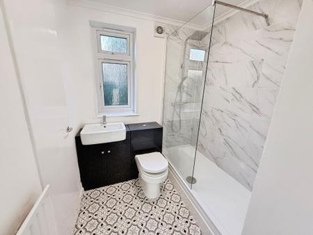 2 bedroom Ground floor flat for sale in Deercote, Telford, TF3