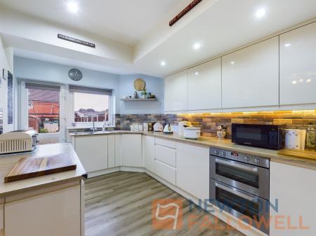 2 bedroom Semi-detached house for sale in Allens Lane, Pelsall, WS3