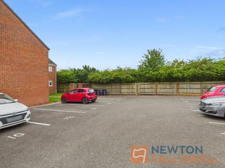 2 bedroom Flat for sale in Windrush Close, Walsall, WS3