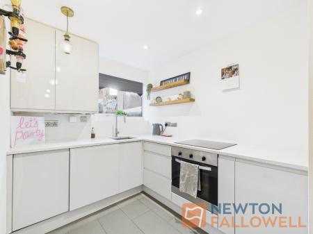 2 bedroom Flat for sale in Green Lane, Shelfield, WS4
