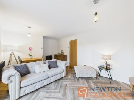 2 bedroom Flat for sale in Green Lane, Shelfield, WS4
