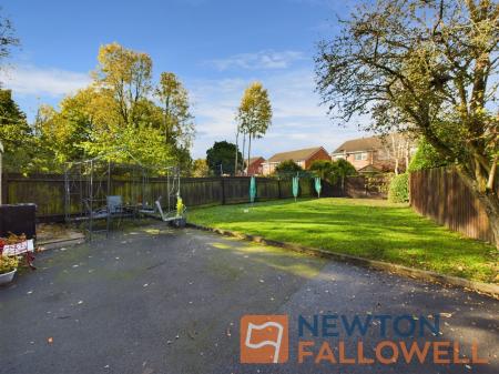 2 bedroom Flat for sale in Green Lane, Shelfield, WS4