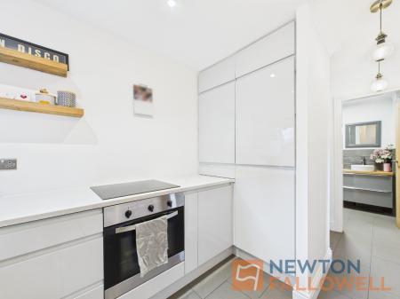 2 bedroom Flat for sale in Green Lane, Shelfield, WS4