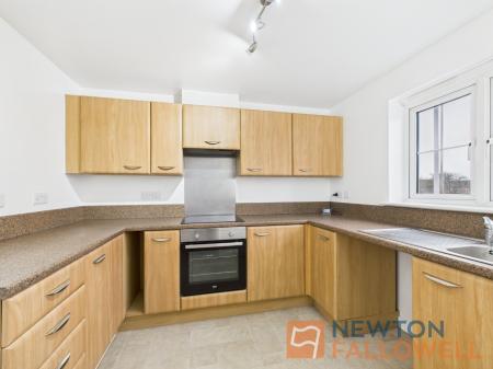 2 bedroom Flat for sale in Squires Grove, New Invention, WV12