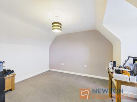 4 bedroom Semi-detached house for sale in Razorbill Way, Walsall, WS3