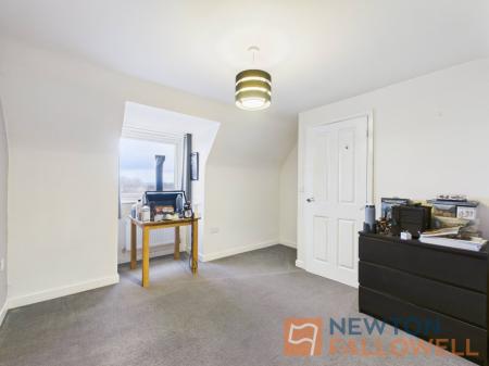 4 bedroom Semi-detached house for sale in Razorbill Way, Walsall, WS3