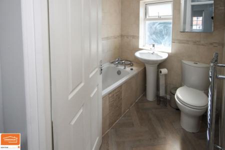 3 bedroom Semi-detached house to let in Sterndale Road, Birmingham, B42