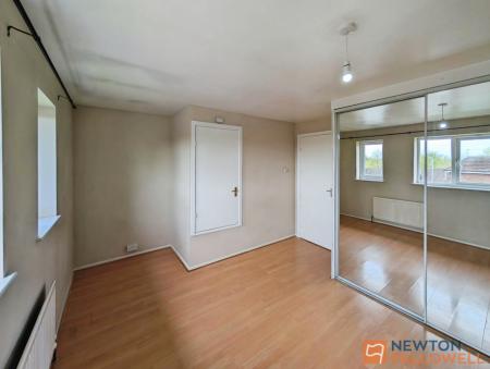 2 bedroom Semi-detached house to let in Snowdon Way, Wolverhampton, WV10