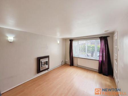 2 bedroom Semi-detached house to let in Snowdon Way, Wolverhampton, WV10