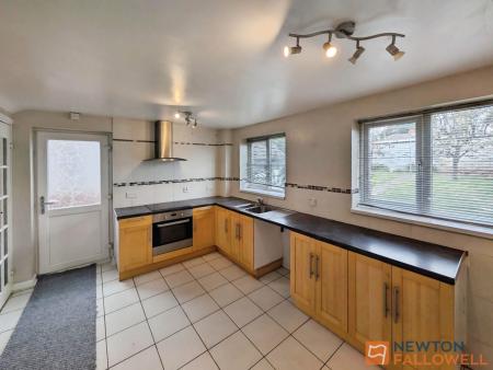 2 bedroom Semi-detached house to let in Snowdon Way, Wolverhampton, WV10