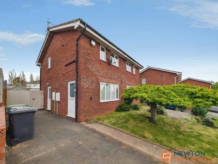 2 bedroom Semi-detached house to let in Snowdon Way, Wolverhampton, WV10
