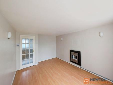 2 bedroom Semi-detached house to let in Snowdon Way, Wolverhampton, WV10