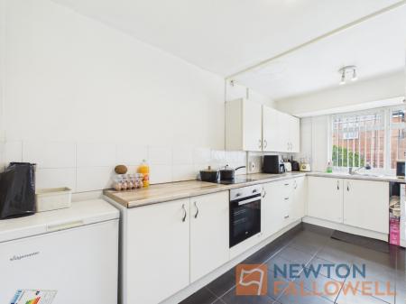 3 bedroom Terraced House to let in Rhys Thomas Close, Willenhall, WV12