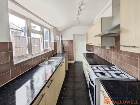 3 bedroom Terraced House to let in Cecil Street, Butts, Walsall, WS4