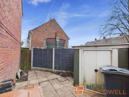 4 bedroom End of terrace house for sale in Kirkstall Crescent, Walsall, WS3