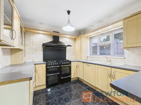 4 bedroom End of terrace house for sale in Kirkstall Crescent, Walsall, WS3