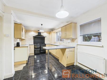 4 bedroom End of terrace house for sale in Kirkstall Crescent, Walsall, WS3