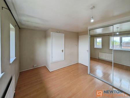 2 bedroom Semi-detached house to let in Snowdon Way, Wolverhampton, WV10