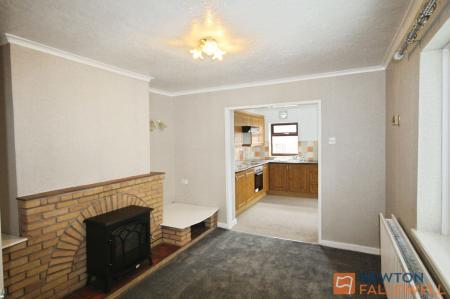 2 bedroom Terraced House to let in Broad Lane, Essington, WV11