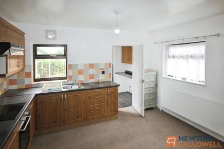 2 bedroom Terraced House to let in Broad Lane, Essington, WV11