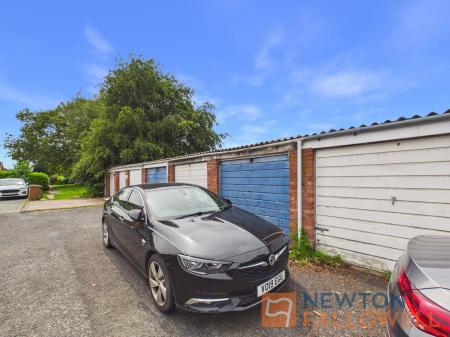 2 bedroom Flat to let in Ludlow Close, Willenhall, WV12